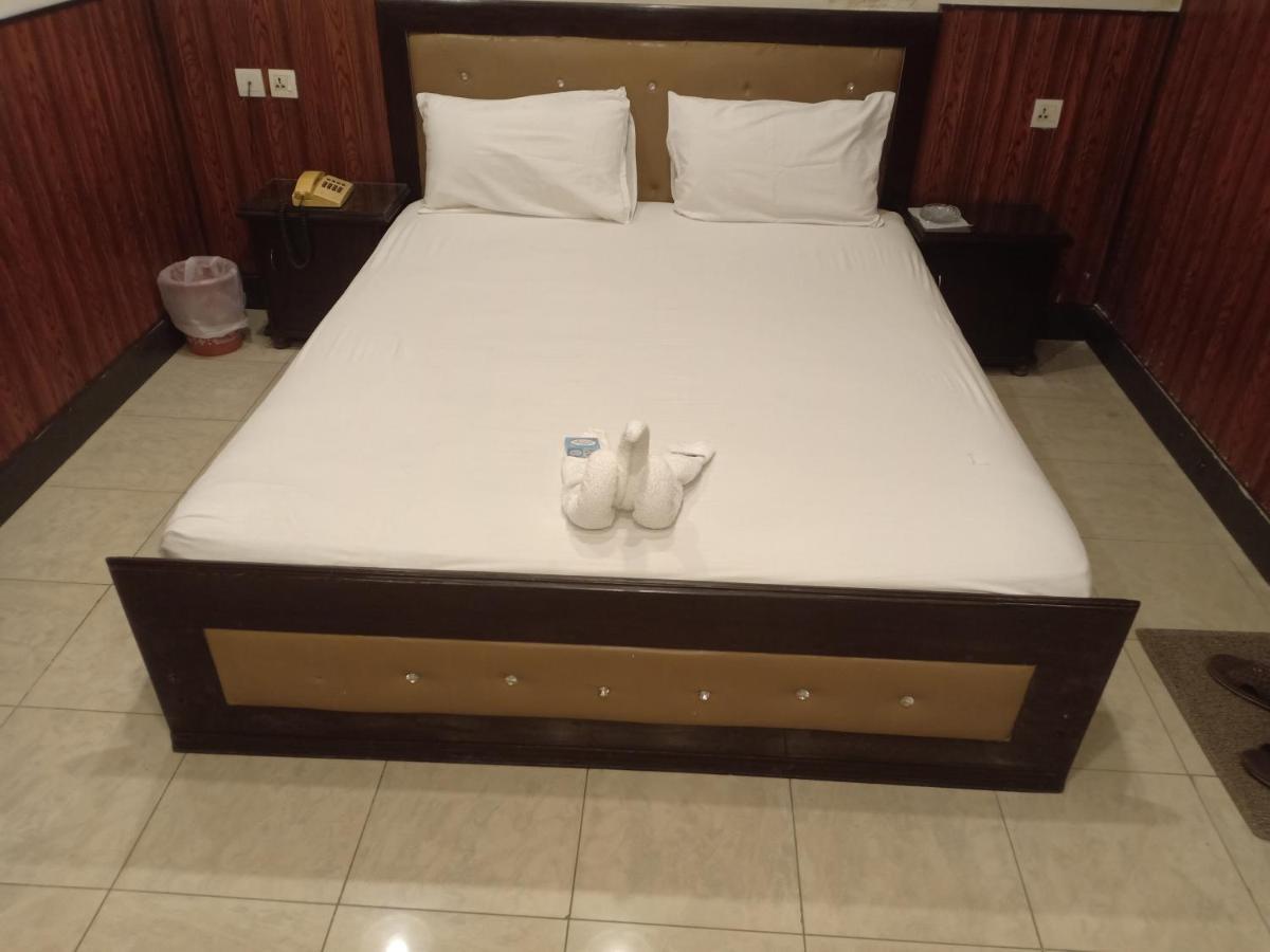 Hotel New Madina Faisalabad Extérieur photo